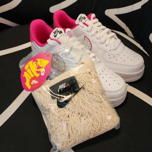 Nike Air Force 1 Low Dragon Fruit Size 6 New - Picture 15 of 16